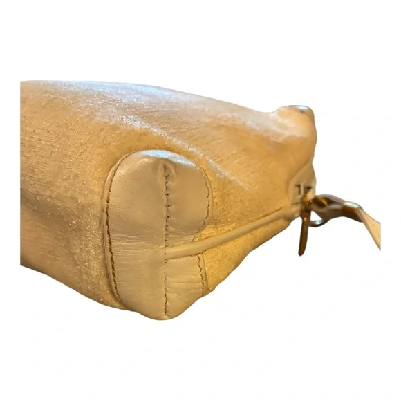 Authenticated Off White Crossbody GG Supreme Canvas Gucci Bag - Picture 5 of 16